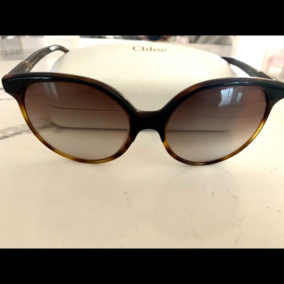 Semi-Tortoise Shell Oversized Chloe Sunglasses - Picture 2 of 8